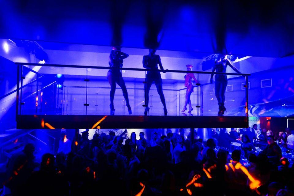 394098_299325580114897_685991236_n