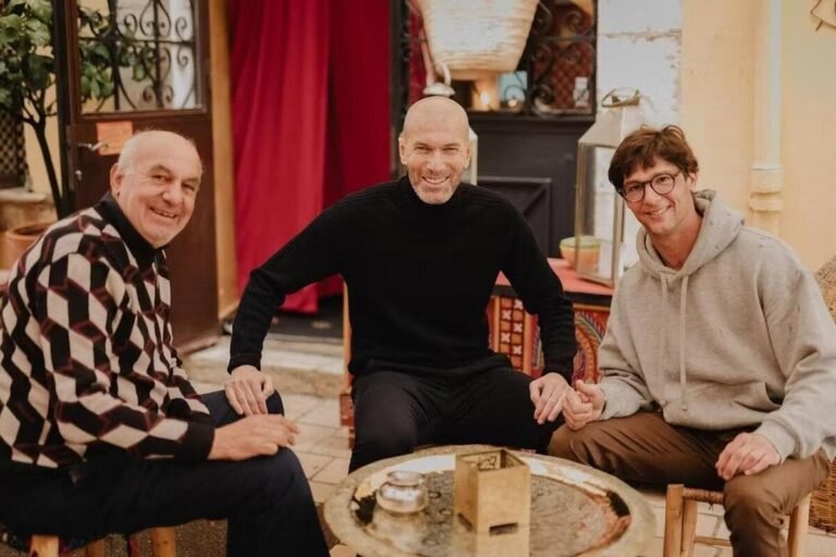 « Pour lui, c’était un but ultime » : l’ami de Zinédine Zidane raconte le « gamin timide » de Cannes devenu sélectionneur des Bleus