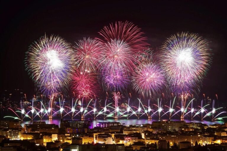 Festival pyrotechnique de Cannes : le dernier feu d’artifice qui devait avoir lieu ce lundi reporté à mardi en raison du mauvais temps