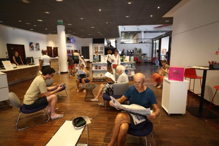 « Si on n’a pas de climatisation, les spectateurs ne viennent pas » : d’Antibes à Cannes, les vacanciers lancent la chasse à la clim pour fuir les effets de la canicule