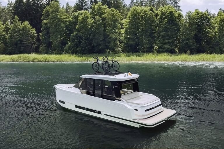 Nouveauté : De Antonio 36 Cabin, pour naviguer couvert