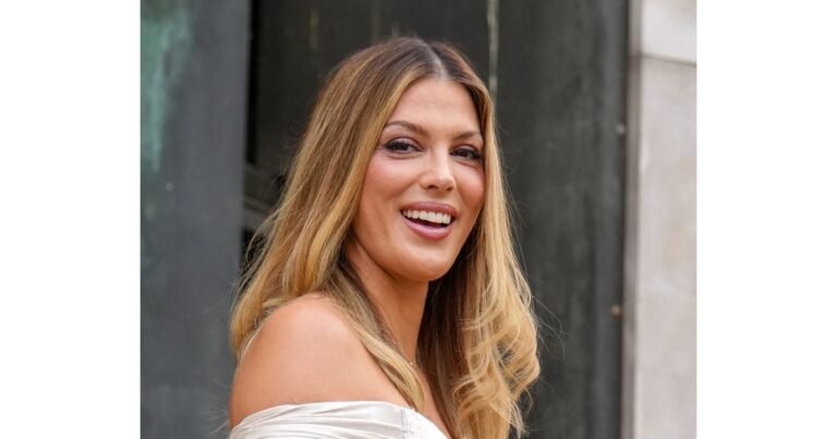 Iris Mittenaere : son voyage en Afrique de l’Ouest aux côtés de Kamel Ouali