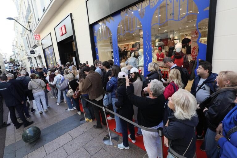 « Je suis allé à Tokyo dans leur plus grand magasin qui fait douze étages » : la foule au rendez-vous pour l’ouverture de la boutique Uniqlo à Cannes